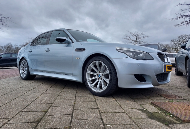BMW M5 E60 2005