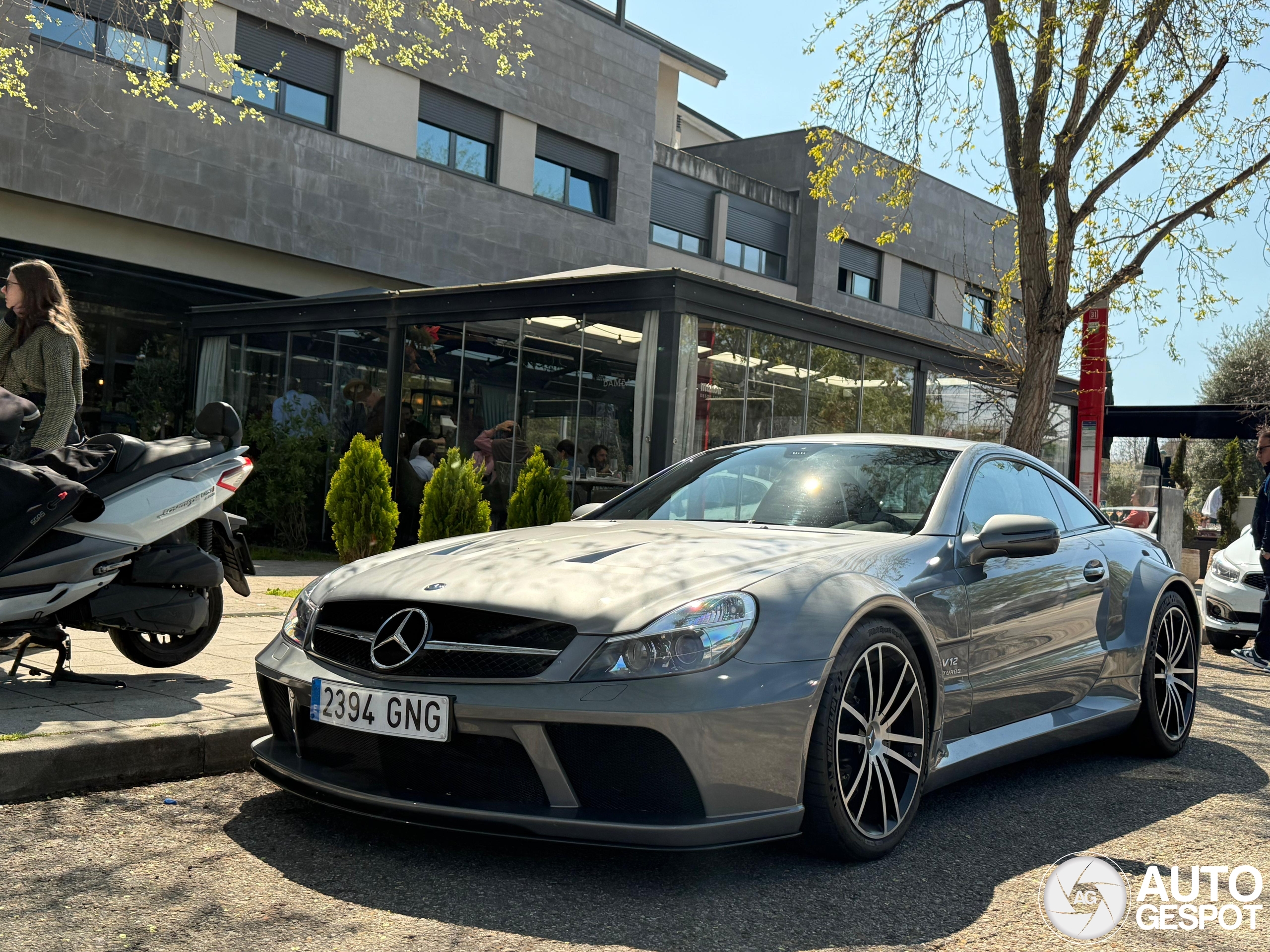 De Mercedes-Benz SL 65 AMG Black Series komt veel buiten
