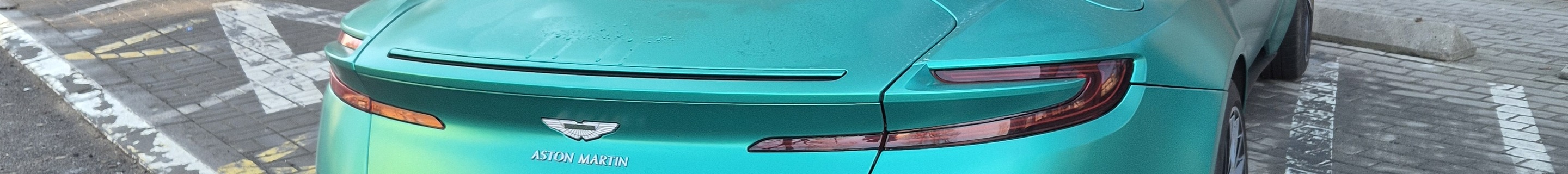 Aston Martin DB11 V8