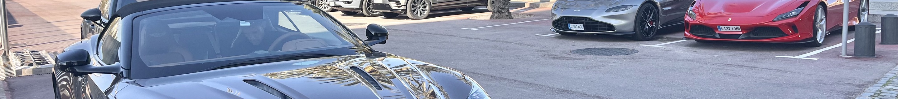 Aston Martin DB12 Volante