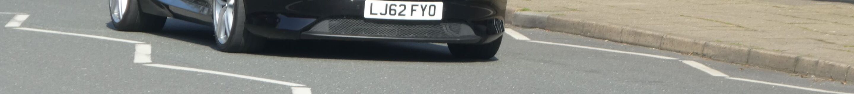 Aston Martin DB9 Volante 2013