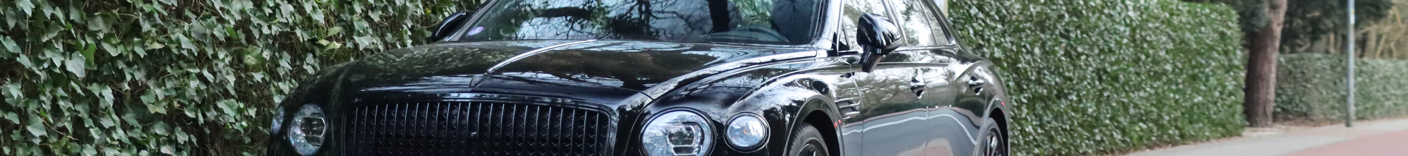 Bentley Flying Spur Hybrid Azure