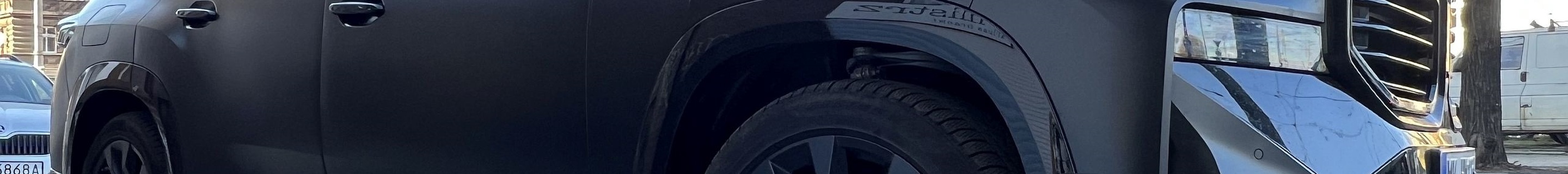 BMW XM G09 Label Red