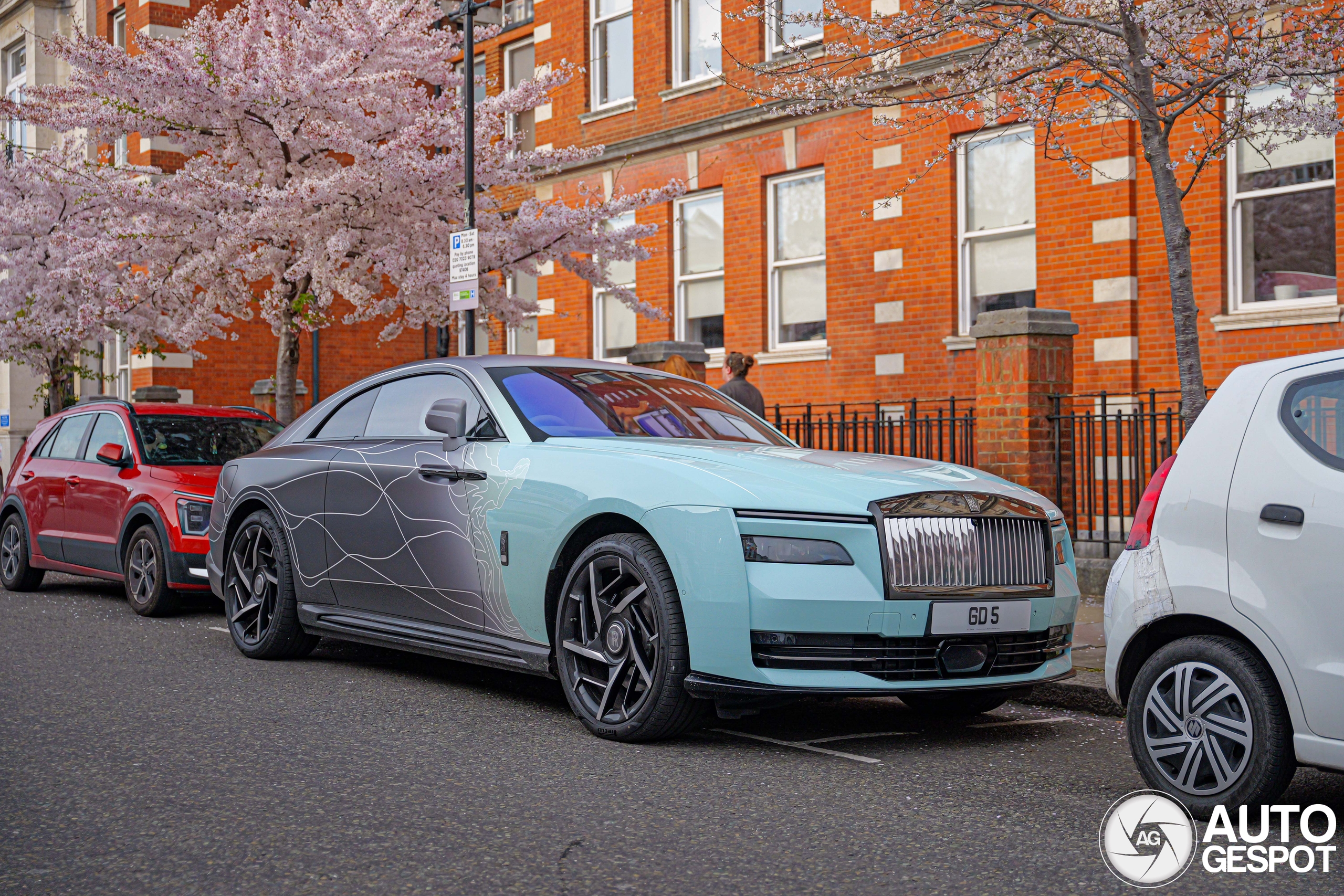 Rolls-Royce Spectre Black Badge heeft wel erg gaaf ontworpen wrap