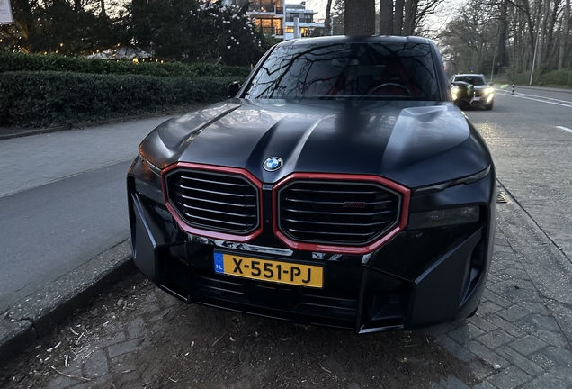 BMW XM G09 Label Red