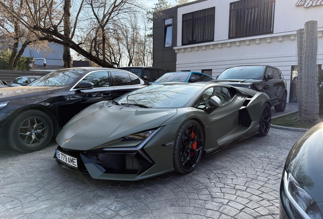 Lamborghini Revuelto