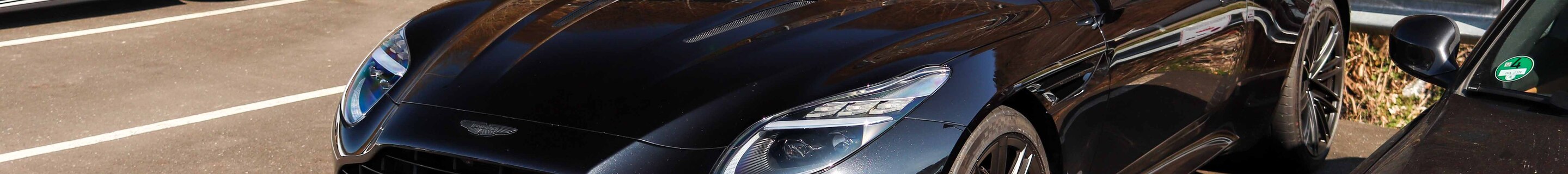 Aston Martin DB12 Volante