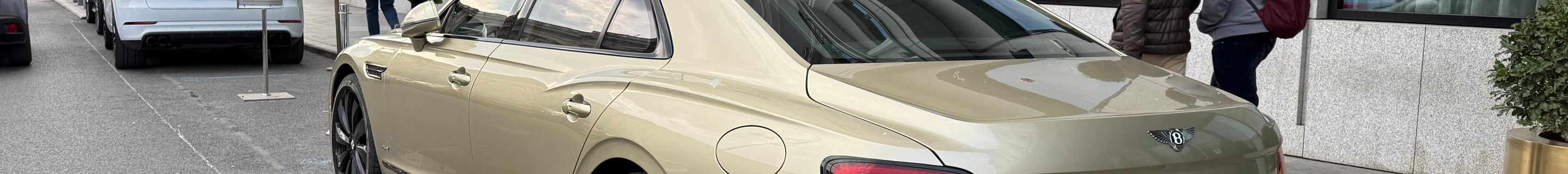 Bentley Flying Spur Hybrid