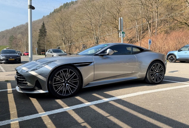 Aston Martin DB12