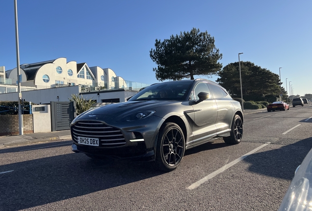 Aston Martin DBX707