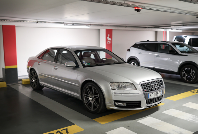 Audi S8 D3