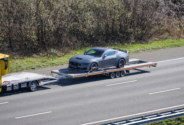 Ford Mustang Dark Horse 2024