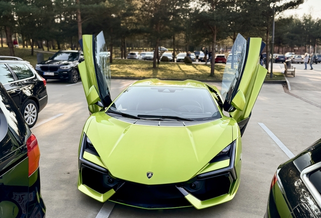Lamborghini Revuelto