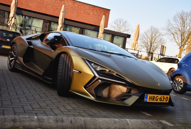 Lamborghini Revuelto