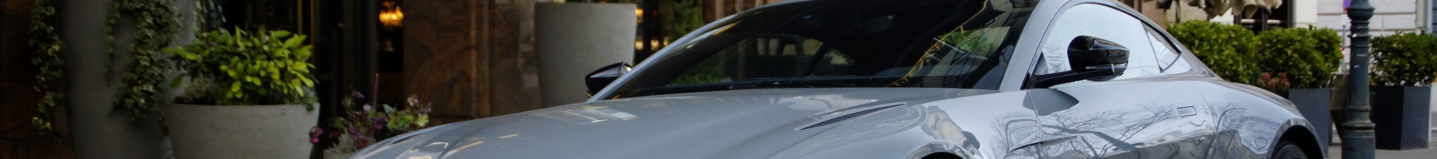 Aston Martin V8 Vantage 2018