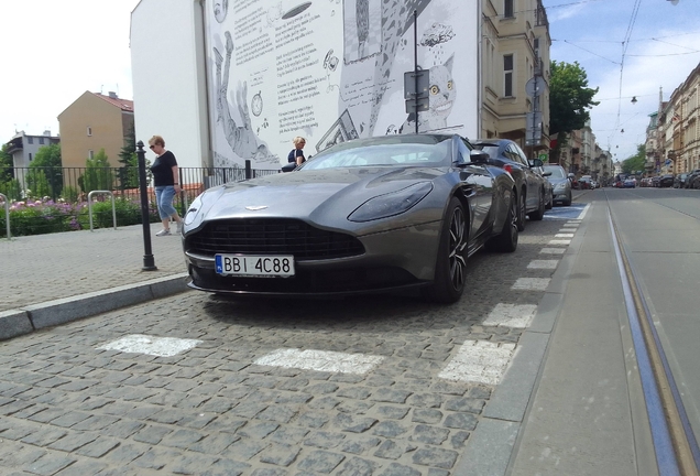 Aston Martin DB11 V8