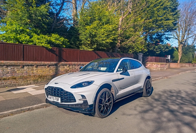 Aston Martin DBX707