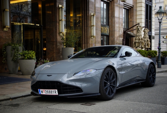 Aston Martin V8 Vantage 2018