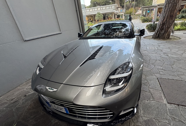 Aston Martin Vanquish Volante 2025