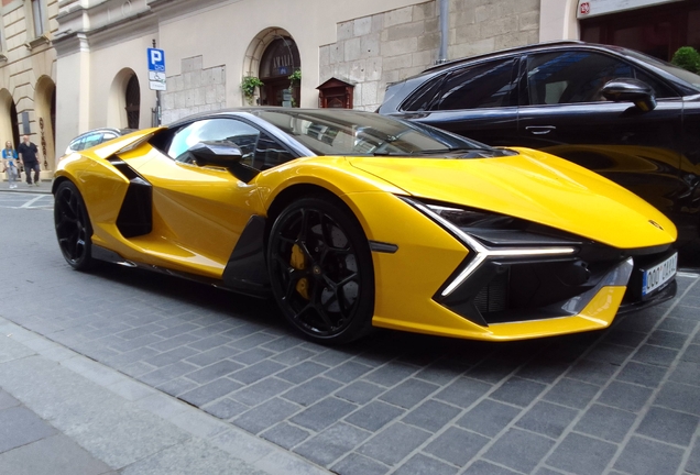 Lamborghini Revuelto