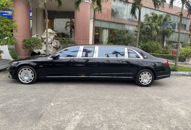 Mercedes-Maybach S 650 Pullman VV222