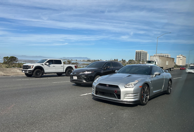 Nissan GT-R 2015