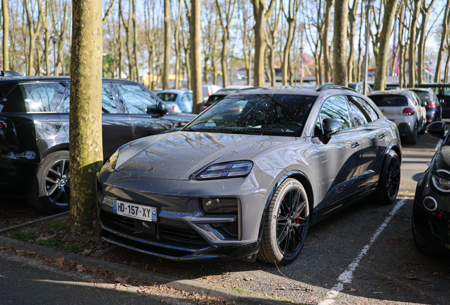 Porsche Macan EV Turbo