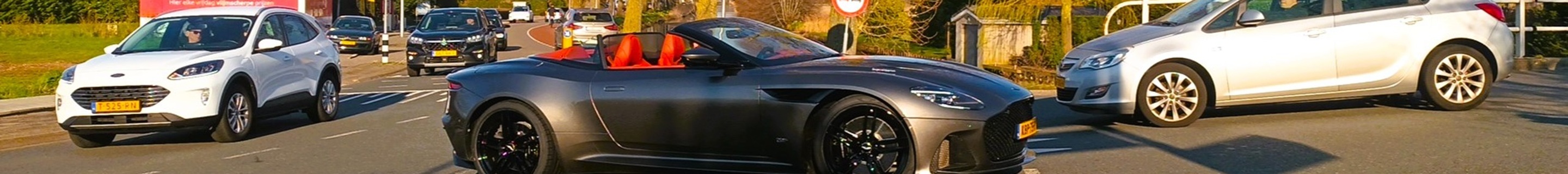 Aston Martin DBS Superleggera Volante