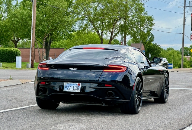 Aston Martin DB12
