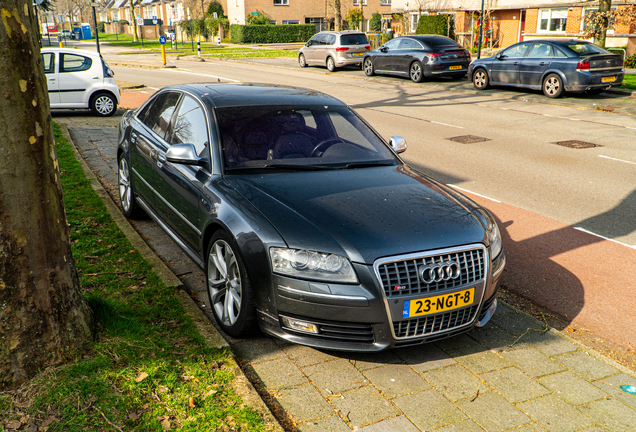 Audi S8 D3