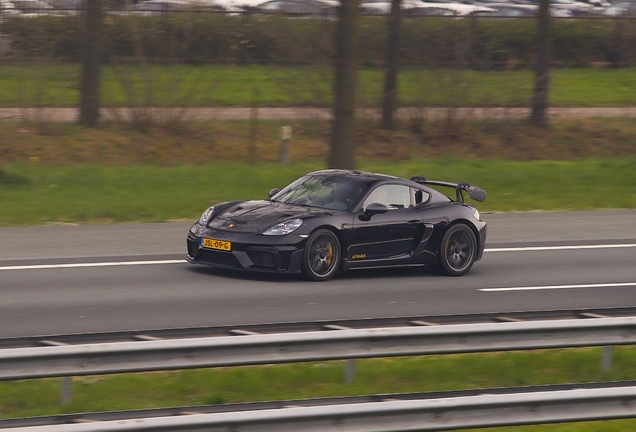 Porsche 718 Cayman GT4 RS Weissach Package