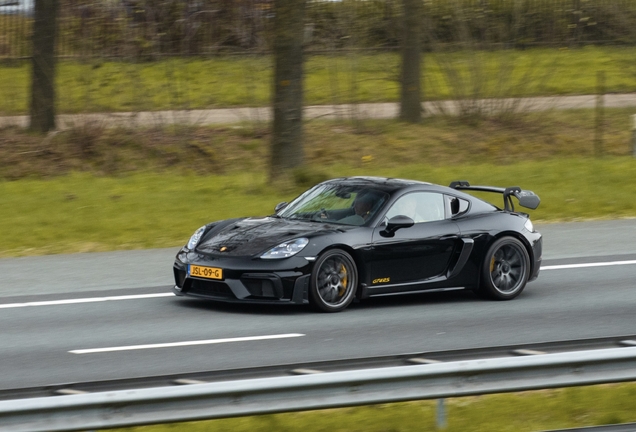 Porsche 718 Cayman GT4 RS Weissach Package