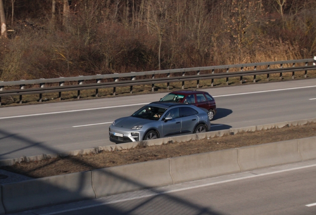 Porsche Macan EV Turbo