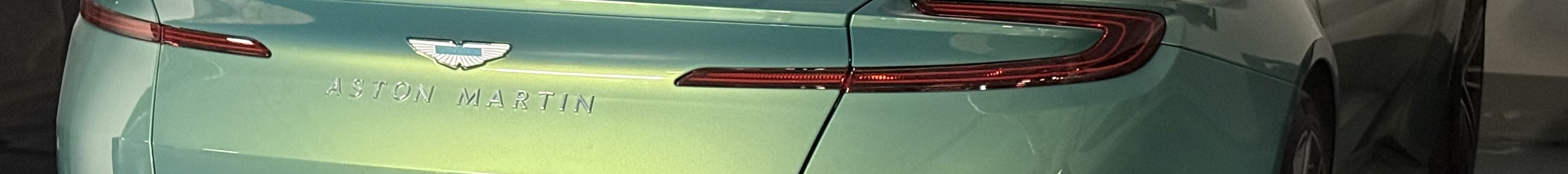 Aston Martin DB12