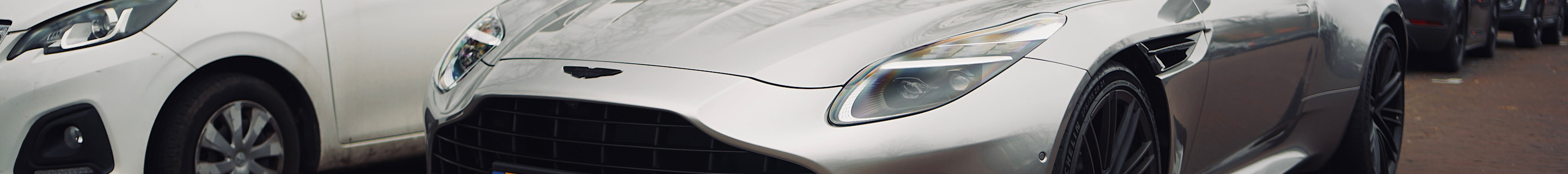 Aston Martin DB12 Volante