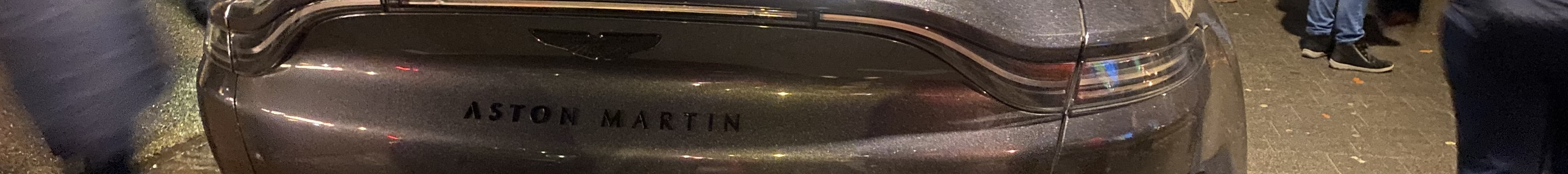 Aston Martin DBX707