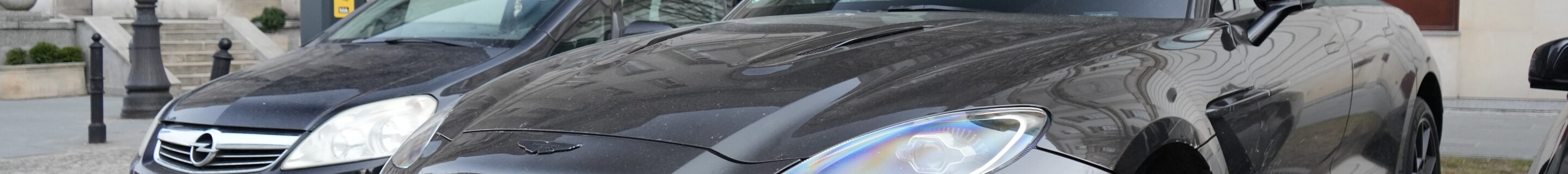 Aston Martin DBX707