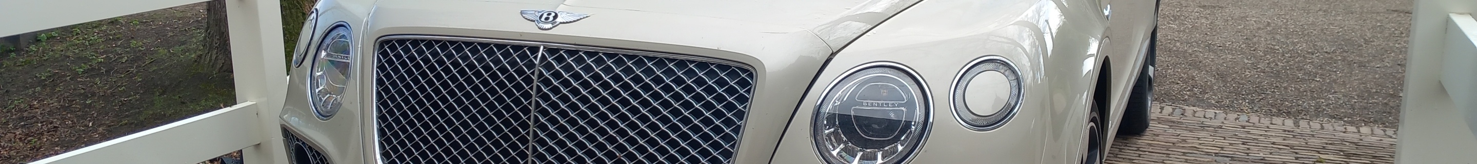 Bentley Bentayga Hybrid