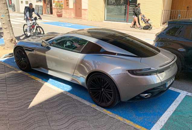 Aston Martin DB12