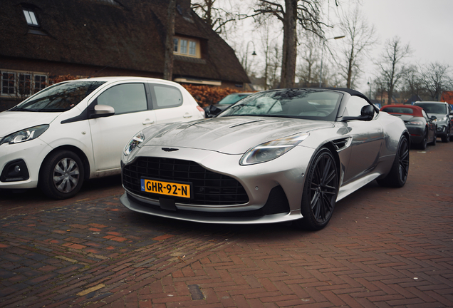 Aston Martin DB12 Volante
