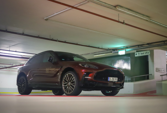Aston Martin DBX S