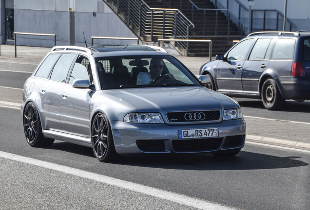 Audi RS4 Avant B5