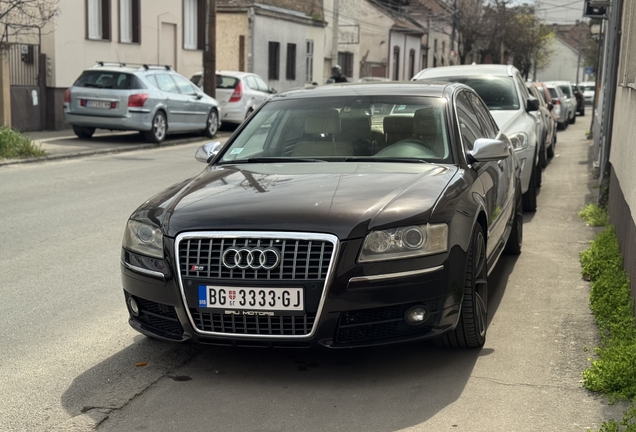 Audi S8 D3