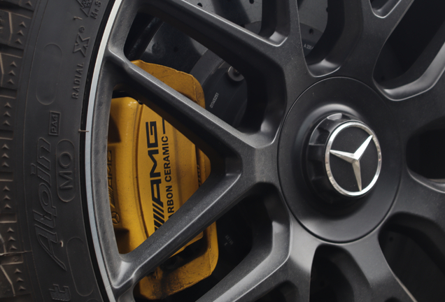 Mercedes-AMG S 63 Coupé C217 2018 Yellow Night Edition