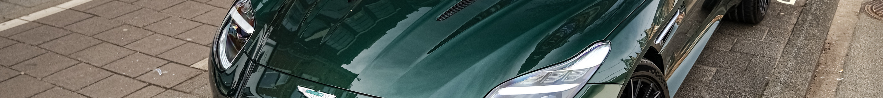 Aston Martin DB12