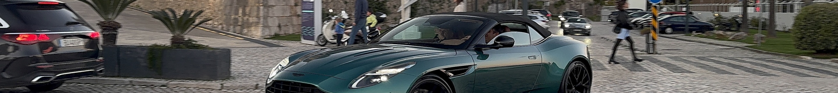 Aston Martin DB12 Volante