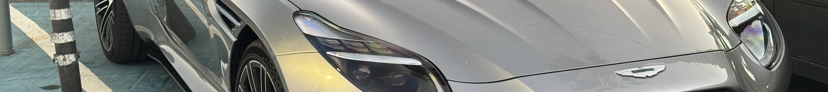 Aston Martin DB12 Volante