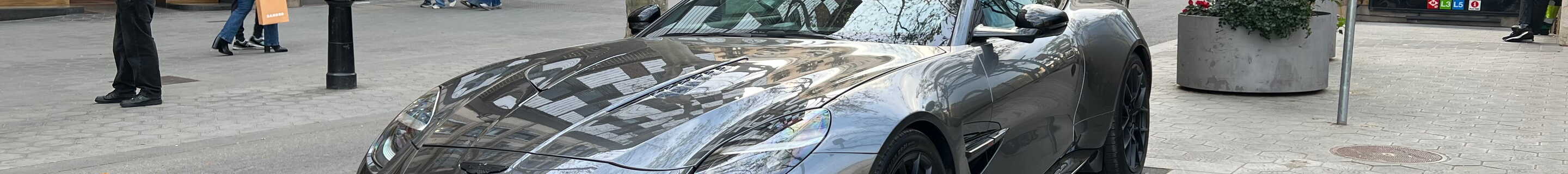 Aston Martin Vanquish 2025