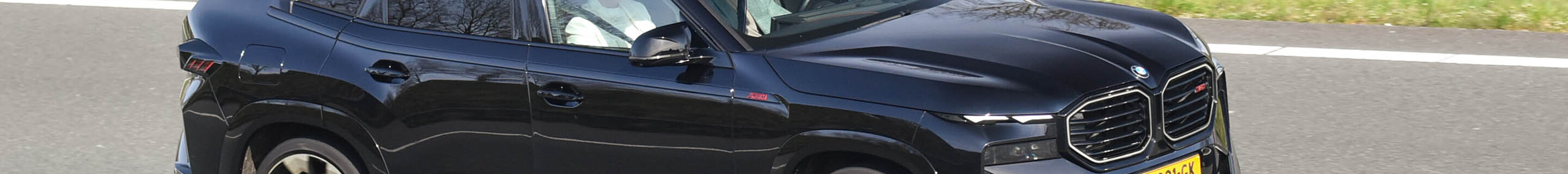 BMW XM G09 Label Red