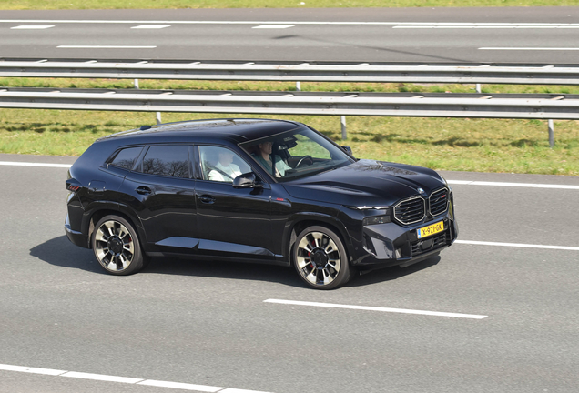 BMW XM G09 Label Red